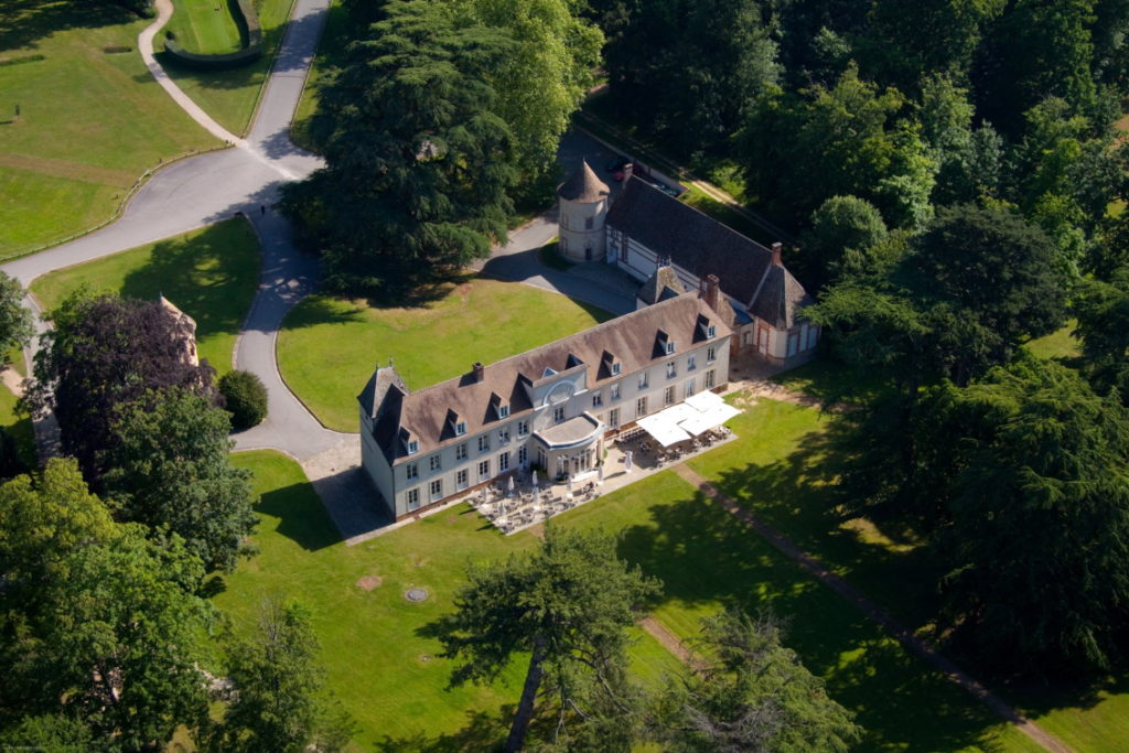 Le château de la Couharde, qui abrite le club-house et le restaurant du golf des Yvelines