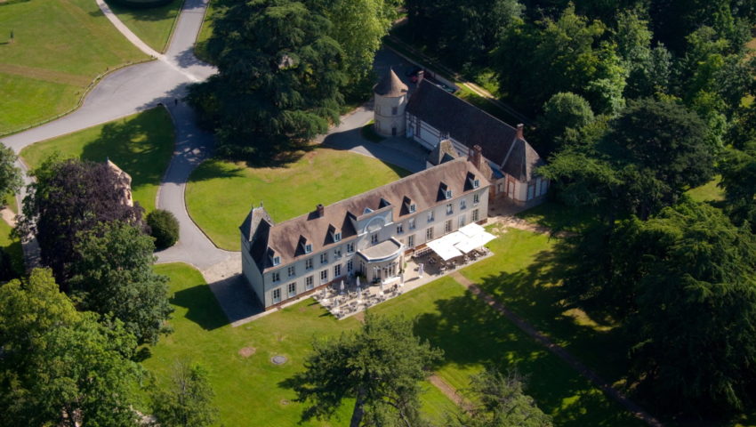 Le château de la Couharde, qui abrite le club-house et le restaurant du golf des Yvelines