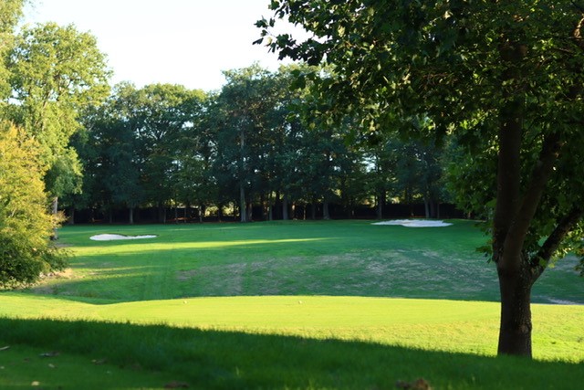 Jouez sur le trou 5 de notre parcours 18-trous Les Chênes au golf des Yvelines