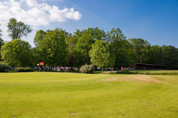 Le chipping green du golf des Yvelines est ouvert à tous les joueurs pour améliorer leur approche du green